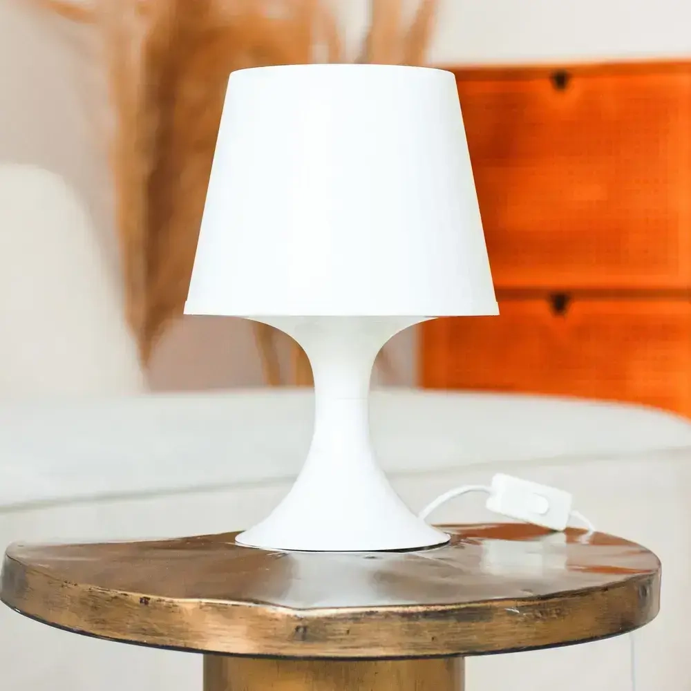 Лампа настольная с абажуром