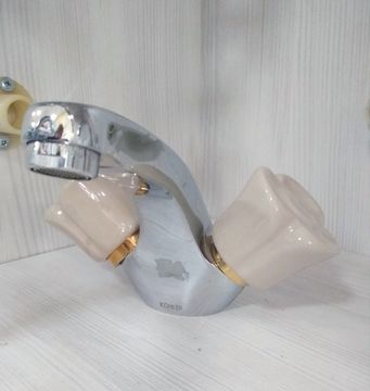 Смеситель Тюльпан для керамической раковины KOHLER дизайн керамика