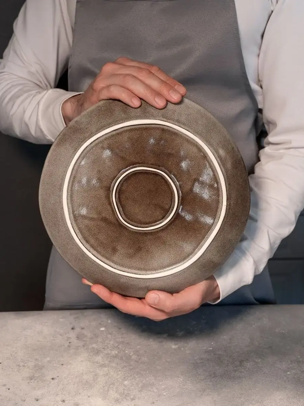 Набор из 6 тарелок 28 см мятый фарфор серая