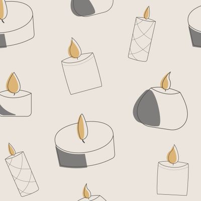 Свечи на светлом фоне