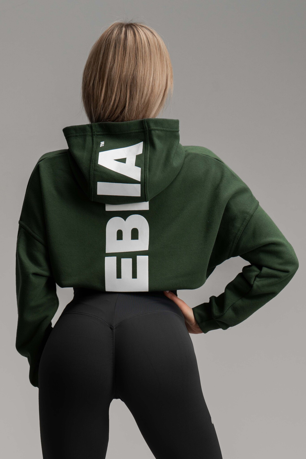 Укороченная толстовка Nebbia 421 GLoose Fit Crop Hoodie Iconic Dark green