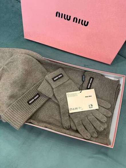 Комплект MIU MIU (шарф + шапка + перчатки)