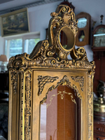 Угловая витрина