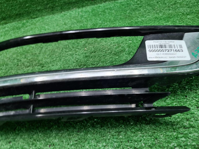 Накладка ПТФ правая VW Passat CC (2012-2017)