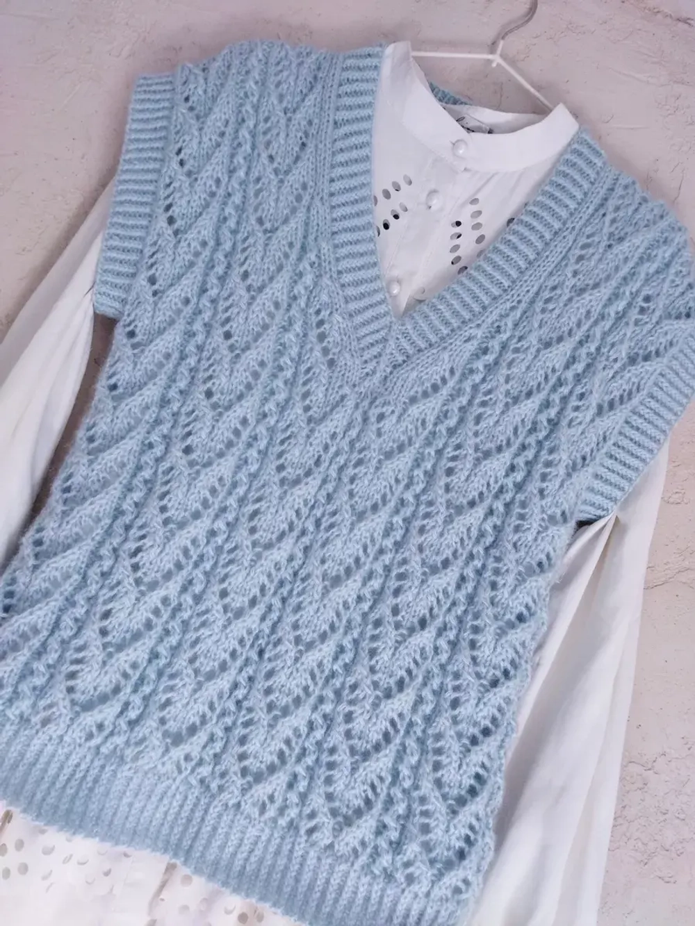 Жилет вязаный ажурный