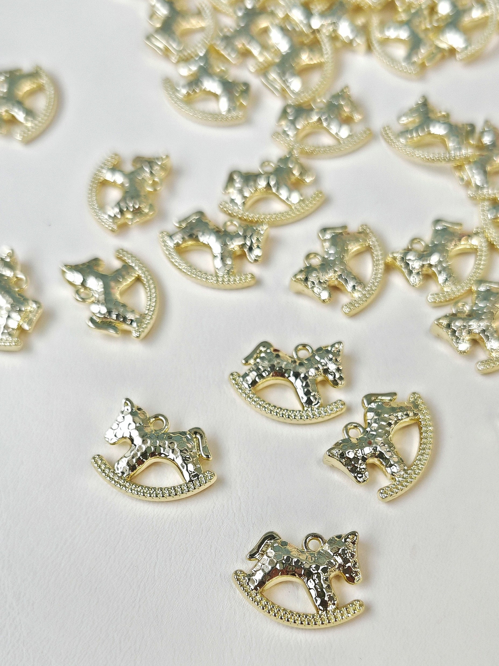 пд1712-з Подвеска "Лошадка-качалка" 17*12мм, позолота