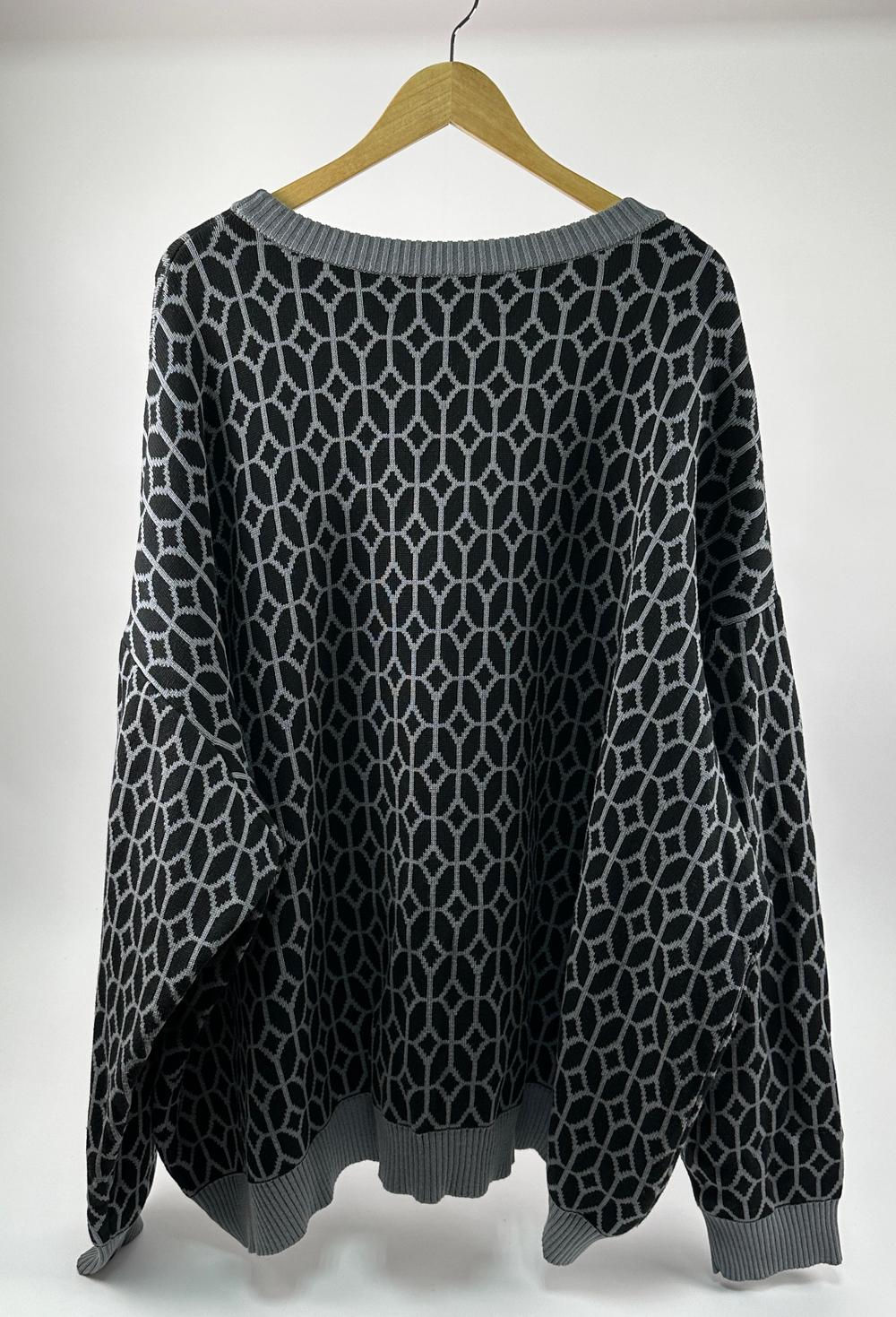 Свитер Monochrome