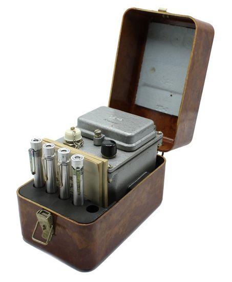 Дозиметр радиации ДП-24, производство СССР. Комплект индивидуальных дозиметров