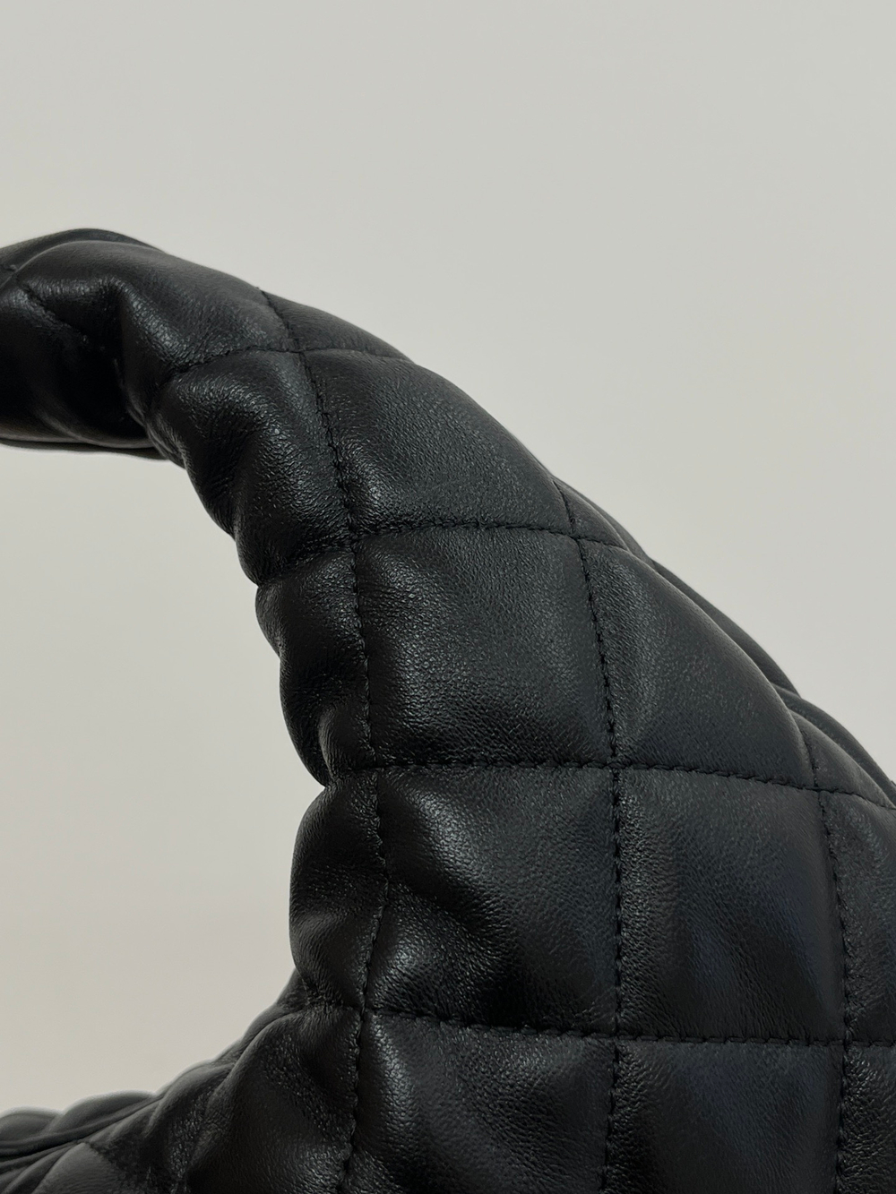 ICARINO В СТЕГАНОЙ НАППЕ