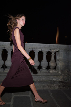 ZARA КОМБИНИРОВАННОЕ ПЛАТЬЕ С V-ОБРАЗНЫМ ВЫРЕЗОМ, БАКЛАЖАННЫЙ