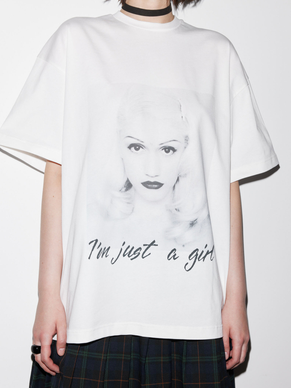 Футболка Just a girl, молочная