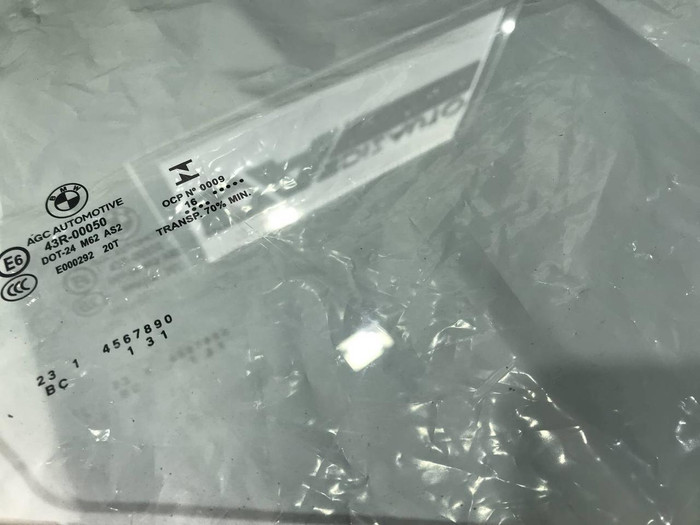 Стекло двери переднее правое BMW 5er F10 F11 (2009-2017)