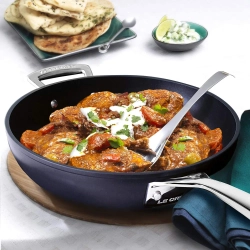 Le Creuset Сковорода PRO с антипригарным покрытием 30см.