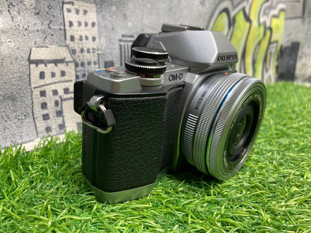 Olympus OM-D E-M10 kit 14-42mm 3.5-5.6