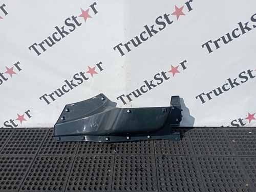 Накладка корпуса подножек правая 2017г.