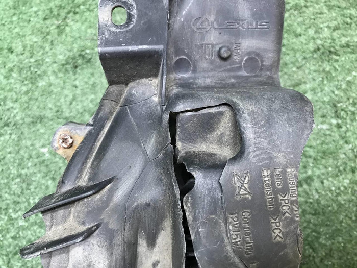 Битая ПТФ правая Lexus LX 3 570 (2015-2023)