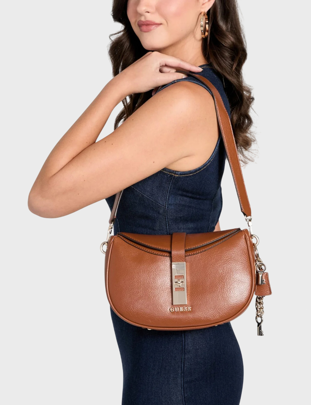 Сумка с брелком GUESS