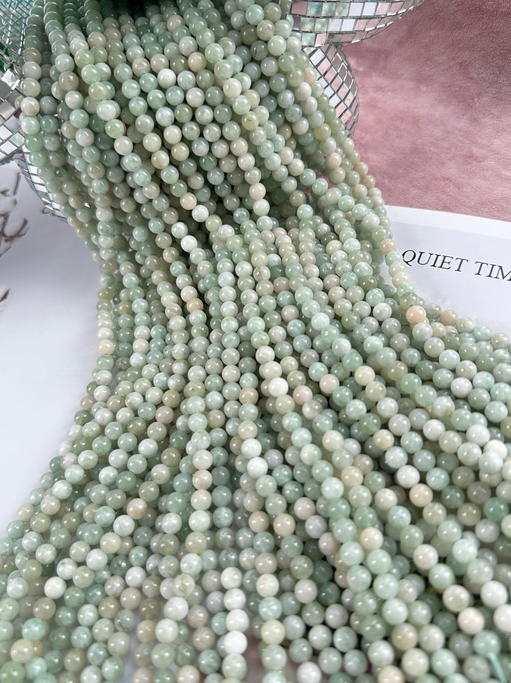 Нить бусин из тонированного кварца 6,4мм, гладкие