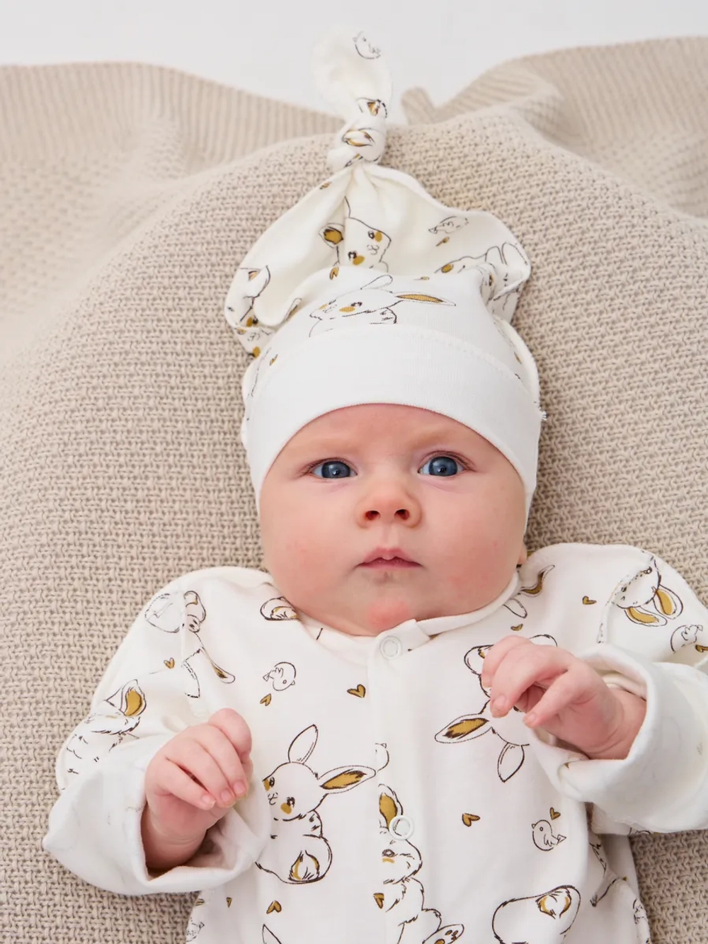 Конверт на выписку весна c костюмом