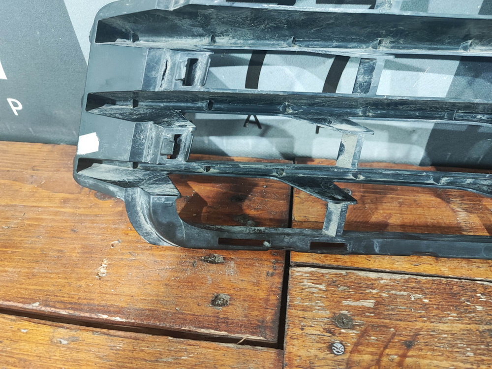 Решетка переднего бампера VW Touareg 2 10-14 Б/У Оригинал 7P6853666A