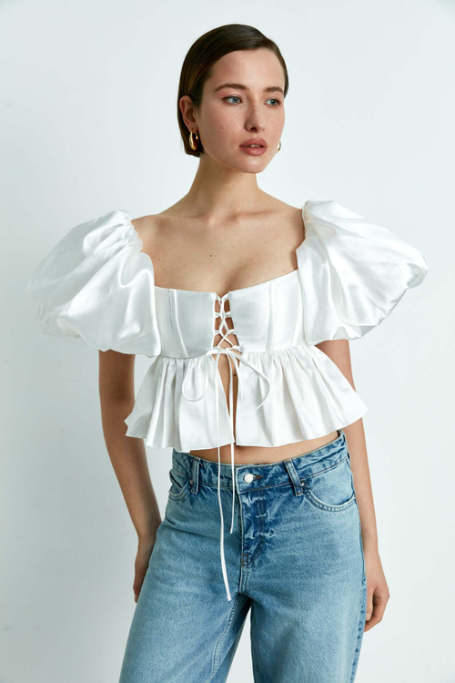 Топ укороченный корсетного типа из тафты с объемными рукавами и шнуровкой