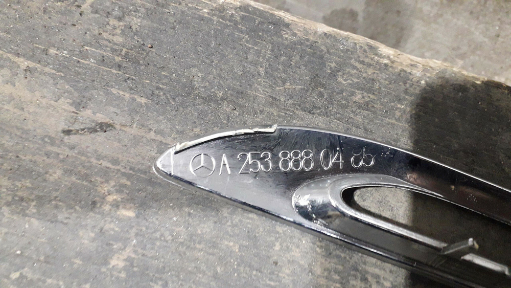 Молдинг решетки радиатора Mercedes GLC (X253) 15-19 Б/У Оригинал A2538880485