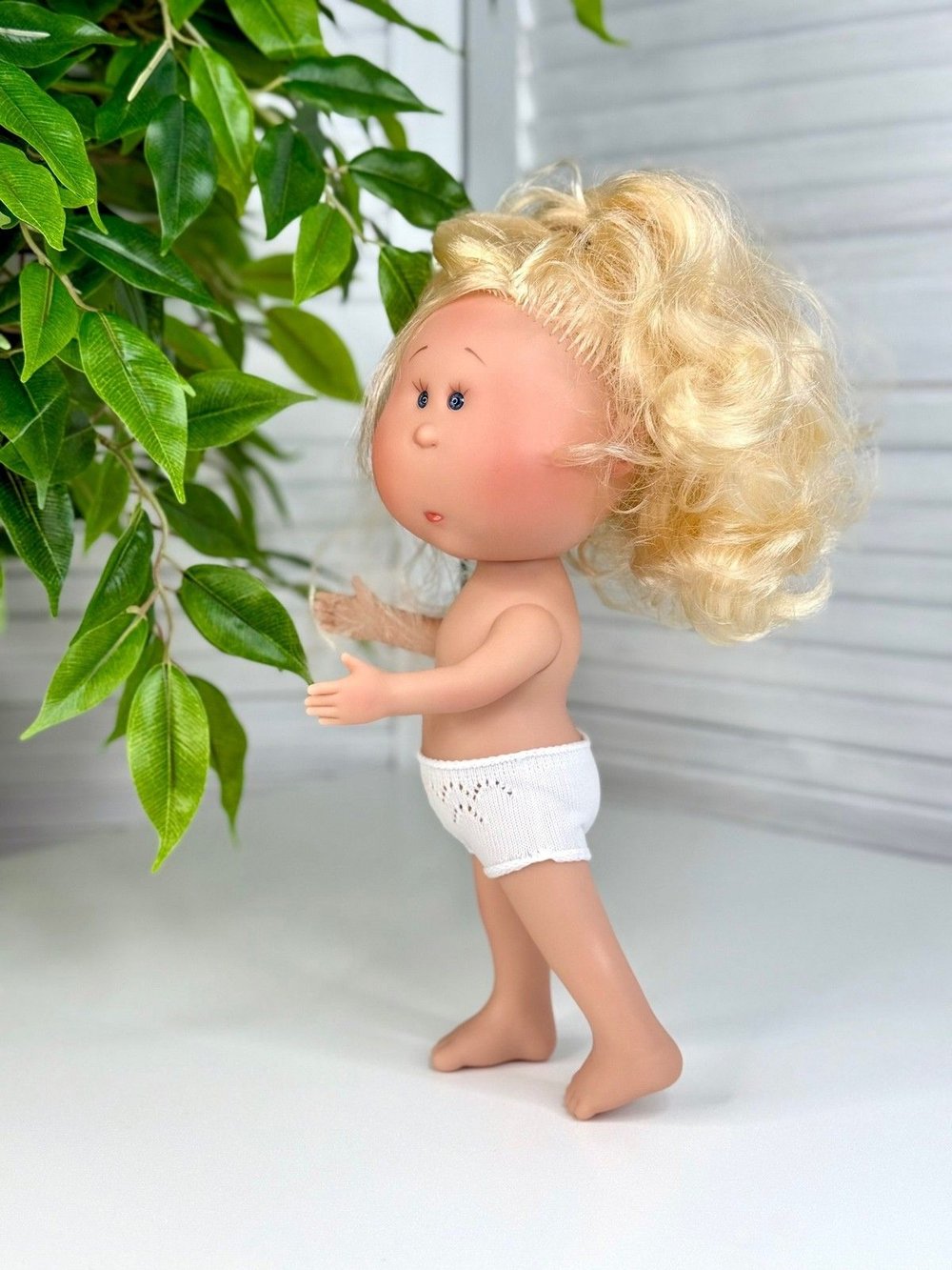 Кукла Nines виниловая 30см MIA без одежды (3000W2A2)