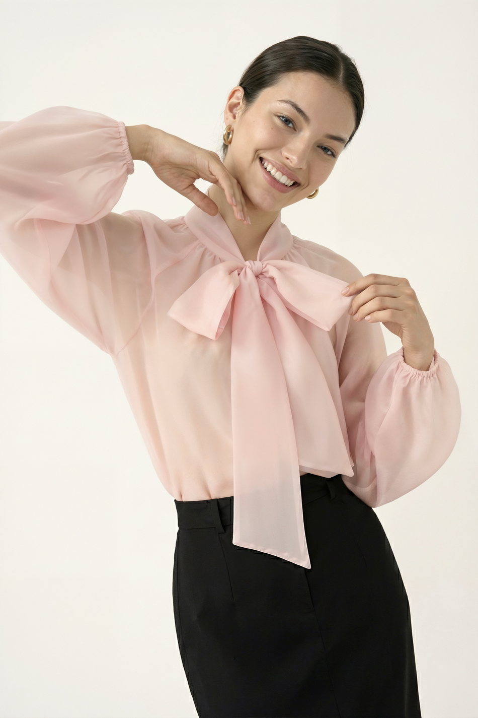 Блуза из шифона с бантом