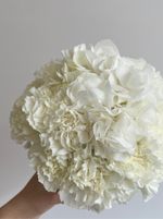 Свадебный букет из гортензии и диантусов