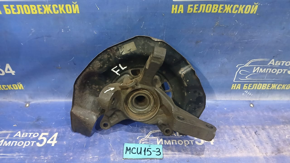 Ступица передняя левая TOYOTA HARRIER 2000