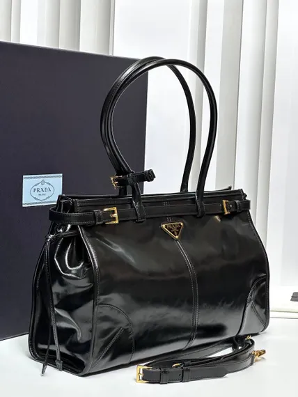 Кожаная большая сумка Prada Bonnie