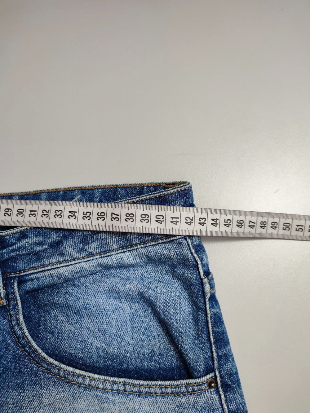 Джинсы Benetton с разрезами 46 размер