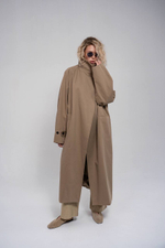 Тренч A-силуэта с высоким воротом  из премиальной ткани