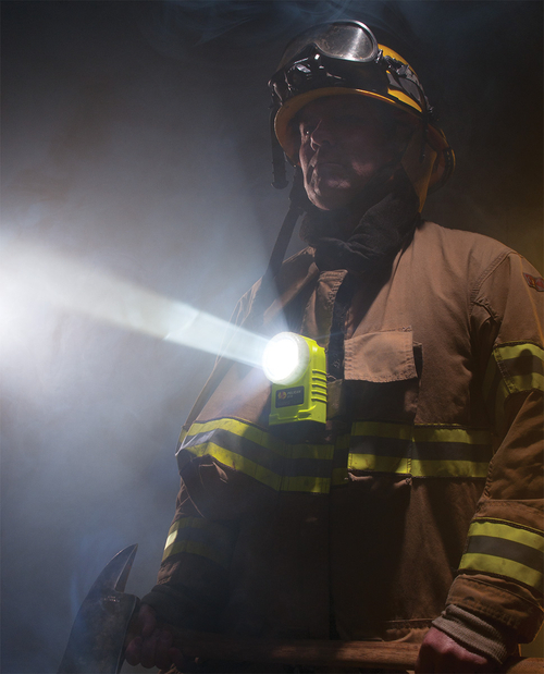 Угловой фонарь Pelican™ 3715, желтый с фотолюминесцентным корпусом линзы