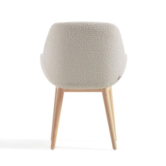 Стул Konna из белой ткани букле с ножками из массива ясеня La Forma Испания 