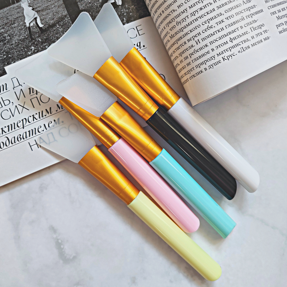 Кисть силиконовая для нанесения масок