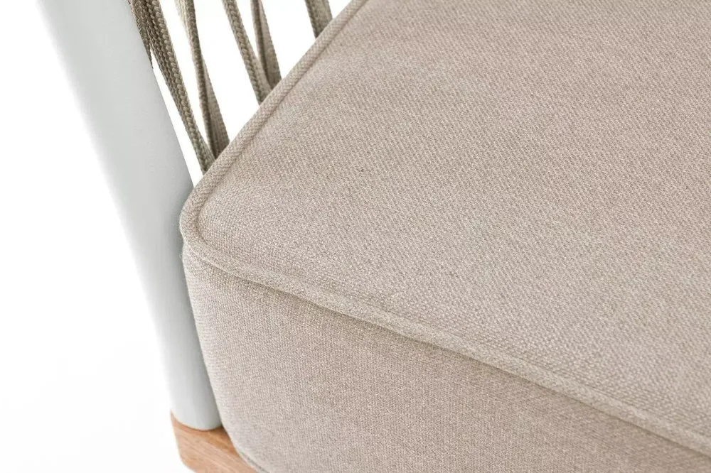 "Касабланка" кресло плетеное из роупа, основание дуб, каркас алюминий светло-серый (RAL7035) муар, роуп серо-коричневый 23мм, ткань бежевая 052