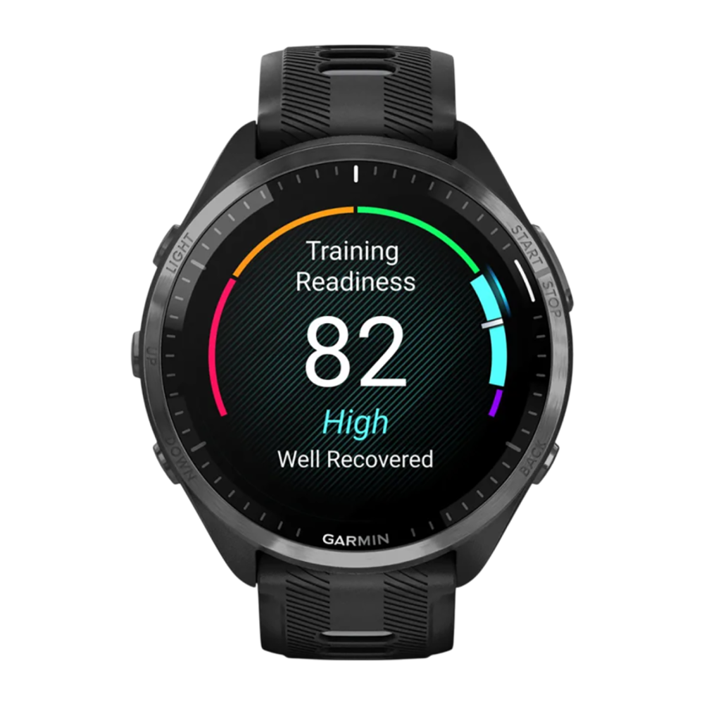 Спортивные часы Garmin Forerunner 965, силиконовый ремешок цвета чёрный/«серая пудра» Тёмно-серый безель из титана с DLC-покрытием, чёрный корпус, AMOLED-дисплей со стеклом Gorilla Glass DX. Ремешок с классической застёжкой — на запястье обхватом 135–205