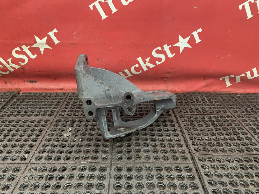 Кронштейн рессоры передней левый 2021г