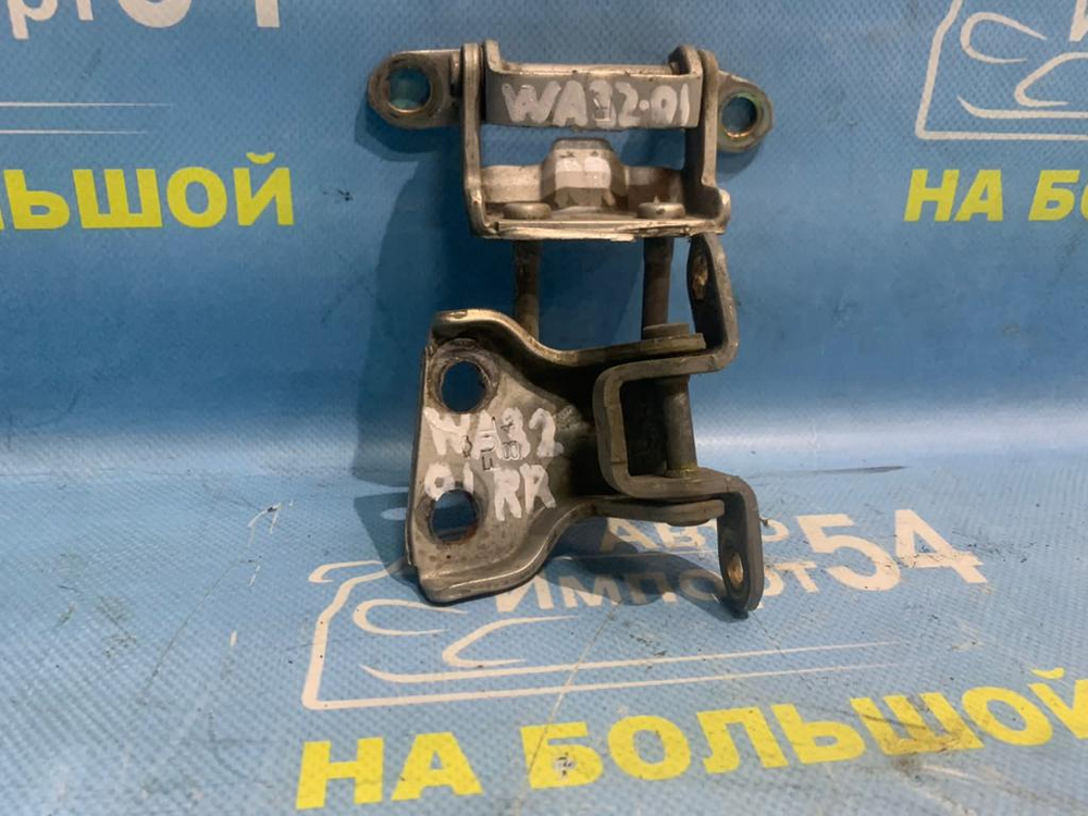 Петля двери задней правой NISSAN CEFIRO 1998