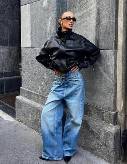 BERSHKA Куртка из искусственной кожи оверсайз, черный