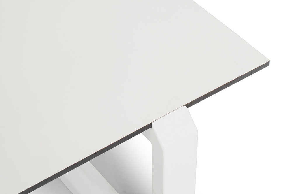 "Варадеро" журнальный стол из HPL 110х60 H43, каркас алюминий белый муар, цвет столешницы "молочный"