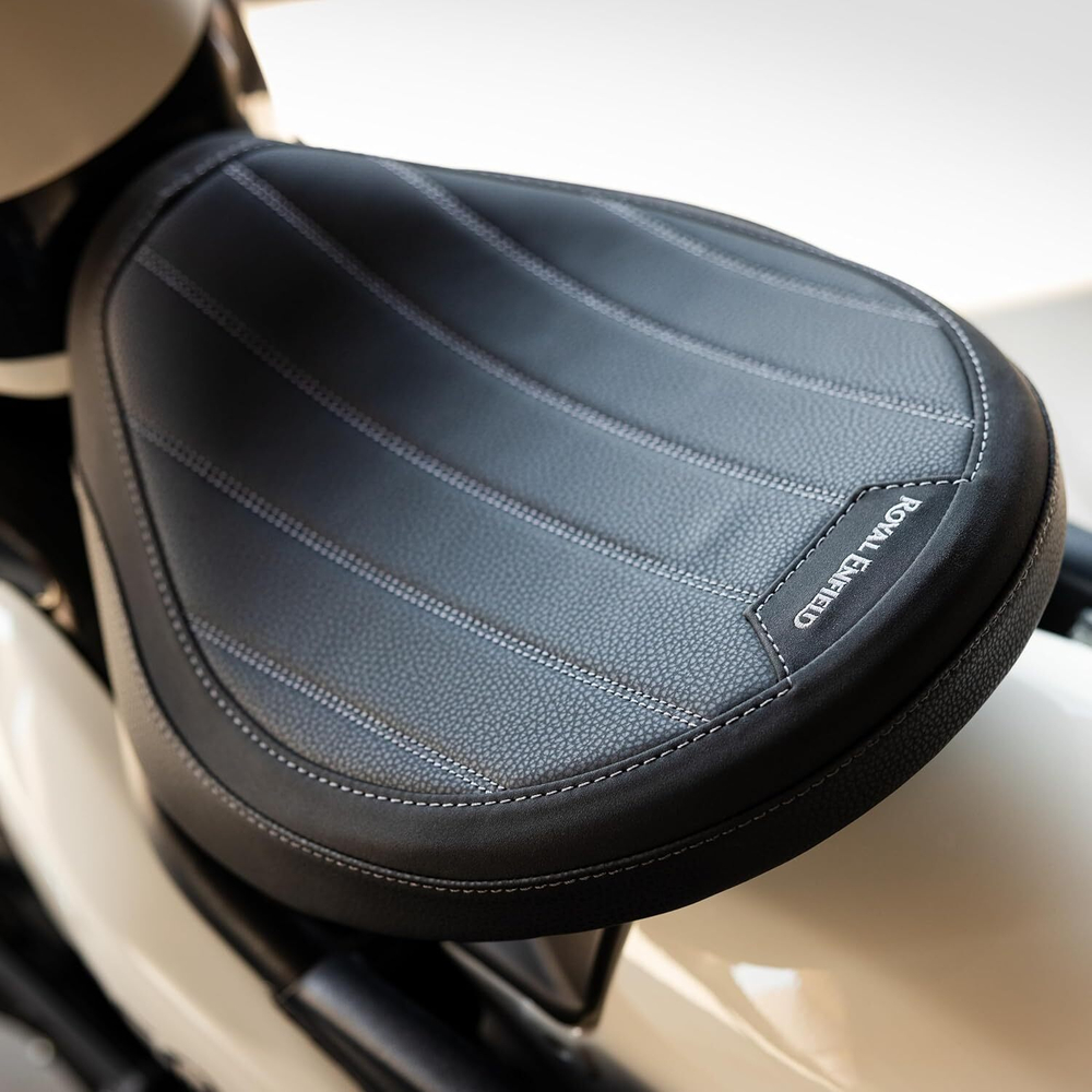 Водительское сиденье Royal Enfield, тип - "Signature", низкое, черного цвета, арт. KXA00241