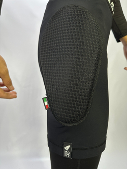 Защитные шорты UFO REBORN MV6 SHORT WITH HIP PROTECTION Black