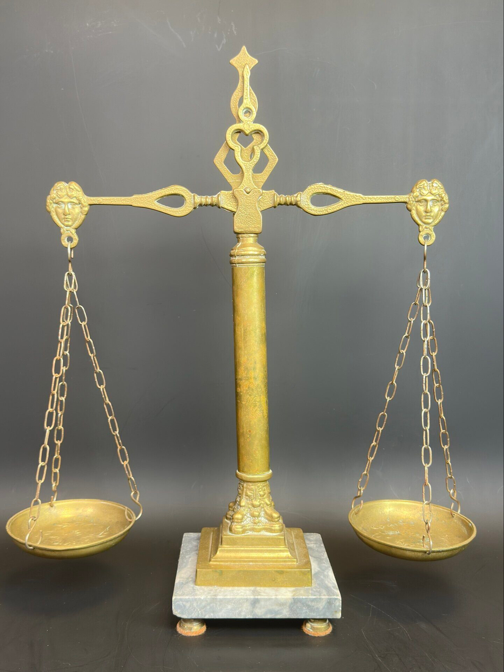 Старинные бронзовые весы