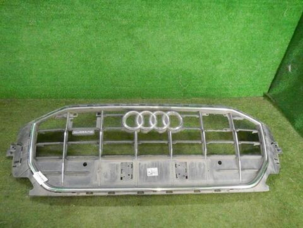 Решетка радиатора Audi Q8 (2018-2023)