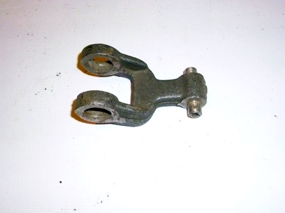 Вилка карданного вала рулевого управления (шарнир нижний) ГАЗ-3307 (ОАО ГАЗ) 3307-3401048