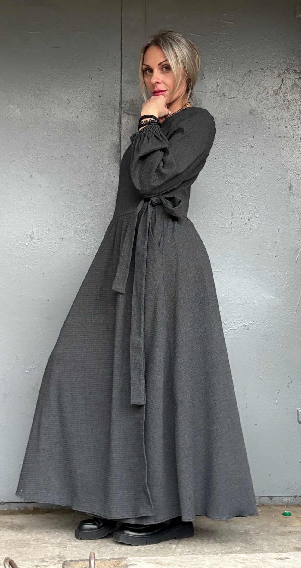 Платье , на запах/ темный графит