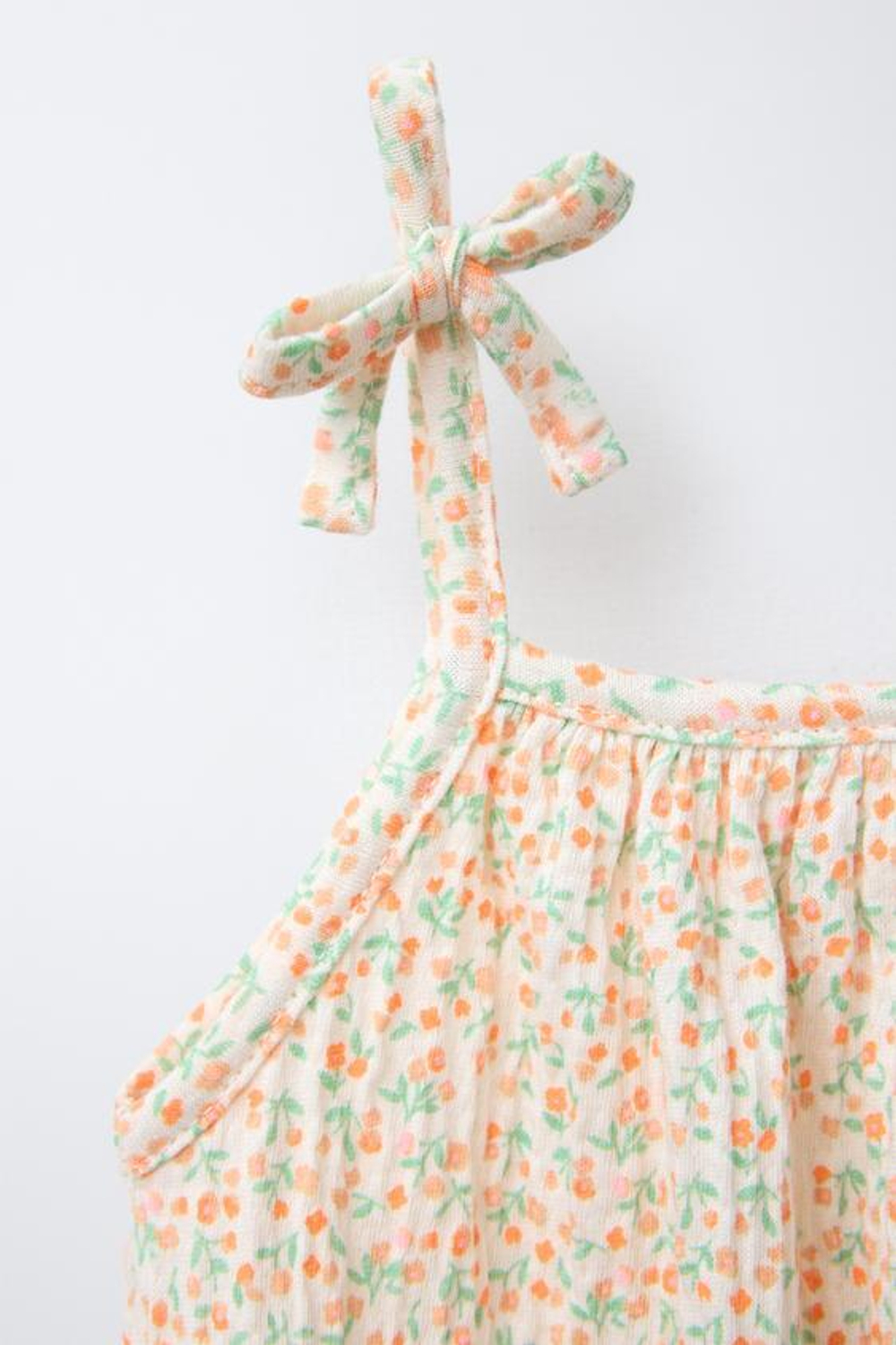 ZARA БОДИ ТЕКСТУРА ЦВЕТЫ, СВЕТЛЫЙ ЭКРЮ