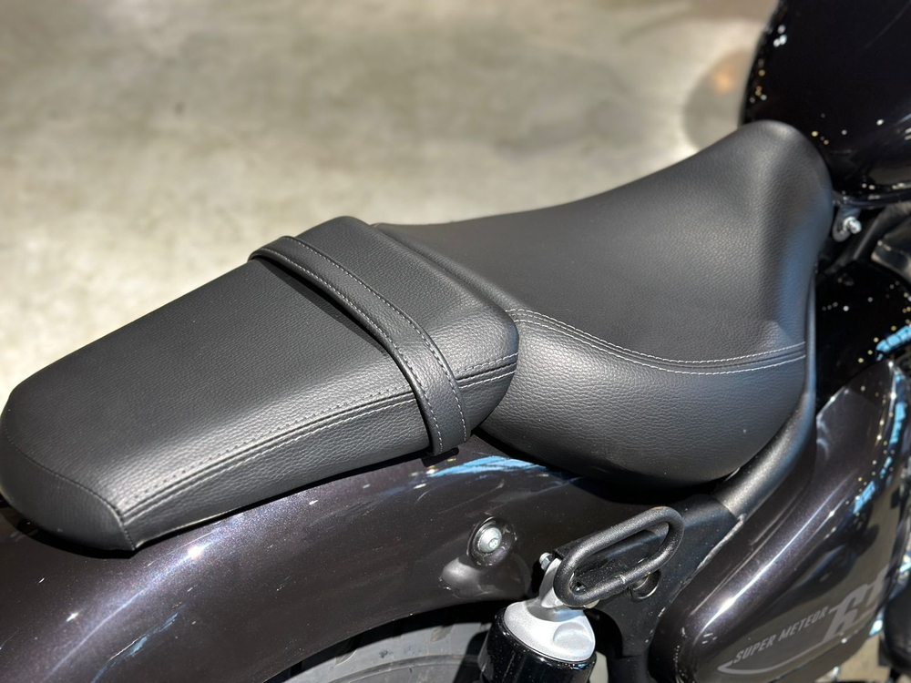 Royal Enfield Super Meteor 650 Astral Black (Base)